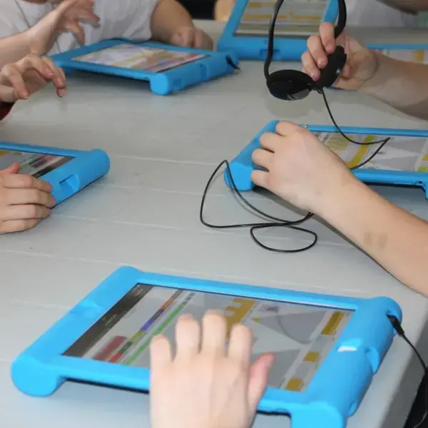 Young people using the FonoFone app