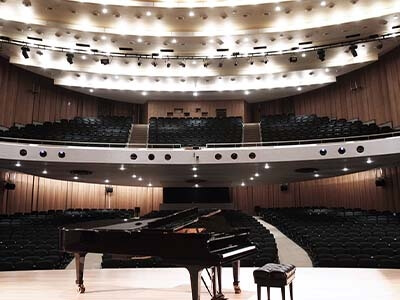 Stage of the Claude-Champagne concert hall